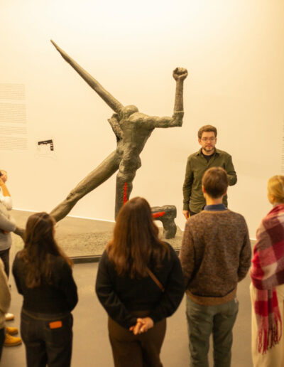 Teilnehmende der IDSK-Deutschkurse besuchen das Kunstmuseum Moritzburg in Halle